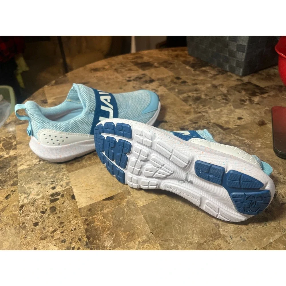 65.- Under Armour. SURGE 3 SLIP GS 'PAINT SPLATTER'. Blue Slip On